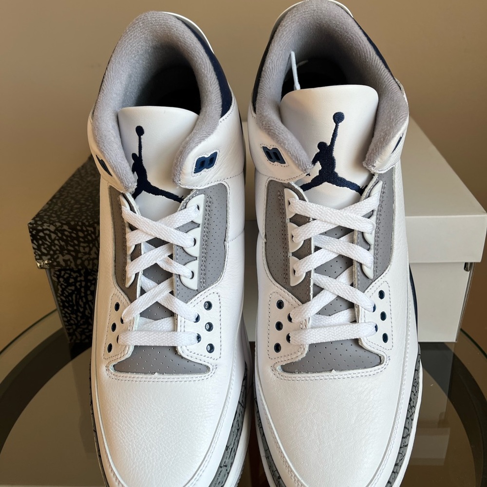 Nike Air Jordan 3 - Picture 2 of 4